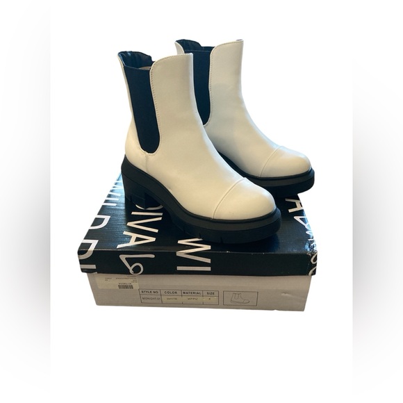 Wild Diva Lounge Lug Sole Boot Chelsea Platform Boot Nordstrom. Size 6. EUC - Picture 9 of 9